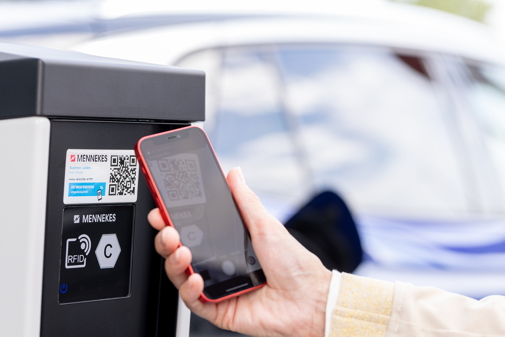 E-Auto laden (Anleitung): Stecker/Bezahlen