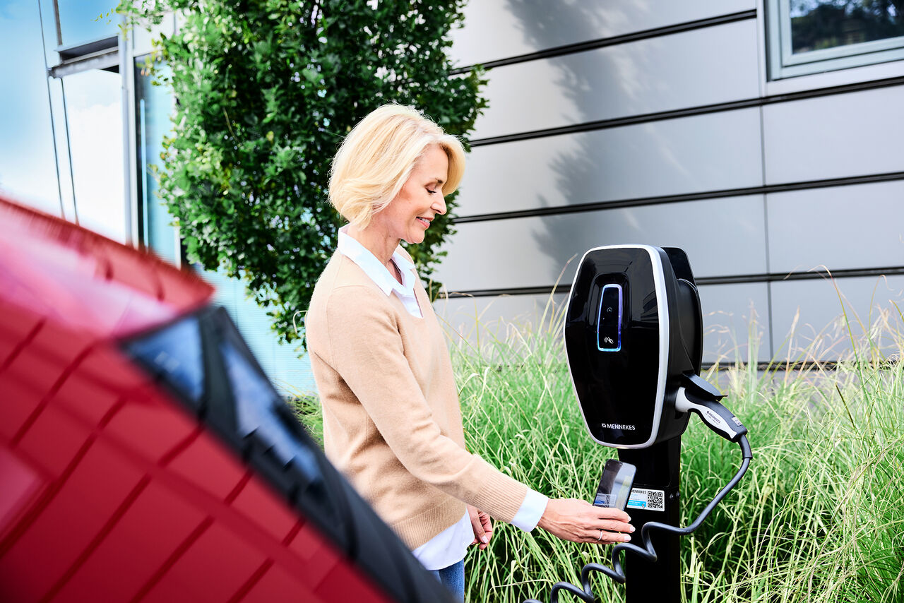 Produktbild AMTRON® 4Business 700 mit MENNEKES ativo QR-Code