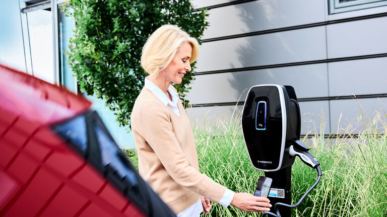 Produktbild AMTRON® 4Business 700 mit MENNEKES ativo QR-Code
