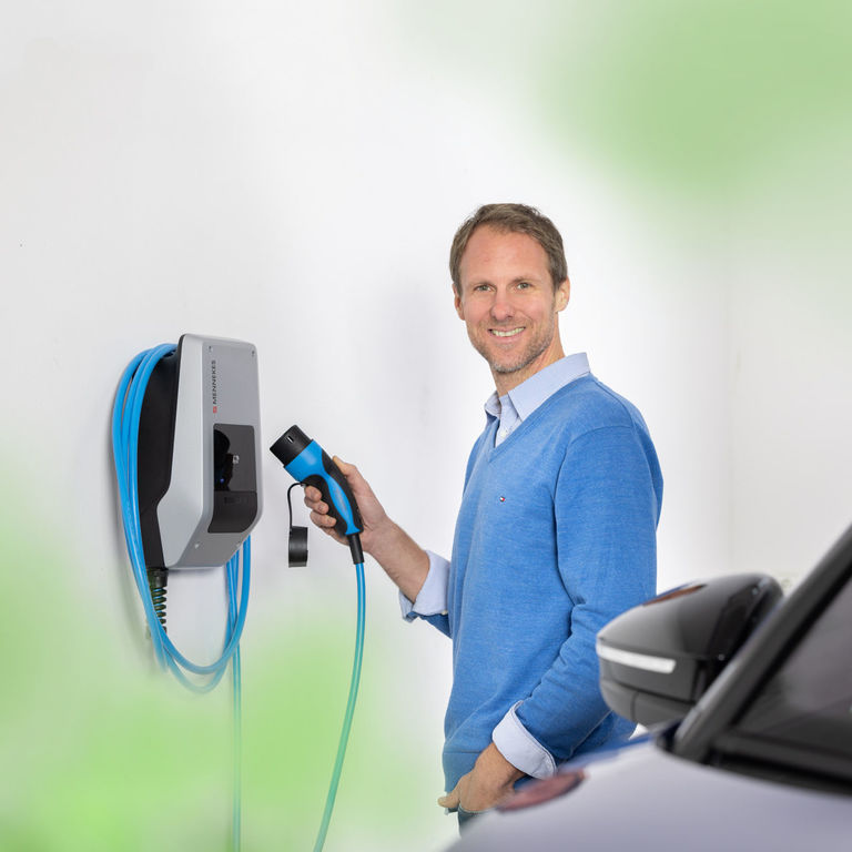 E-Auto laden: Zuhause an der Wallbox oder unterwegs an der Ladestation