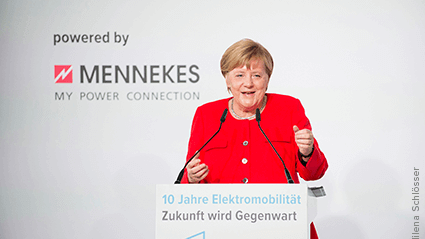 Frau Dr. Angela Merkel hält eine Rede
