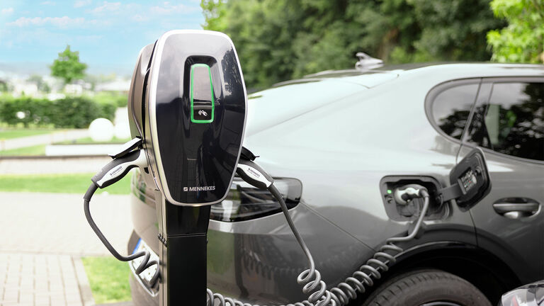 Produktbild AMTRON® 4Business 700 als Steckdosen-Version